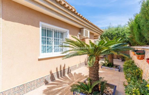 Wiederverkauf - Villa - Orihuela Costa - Punta Prima