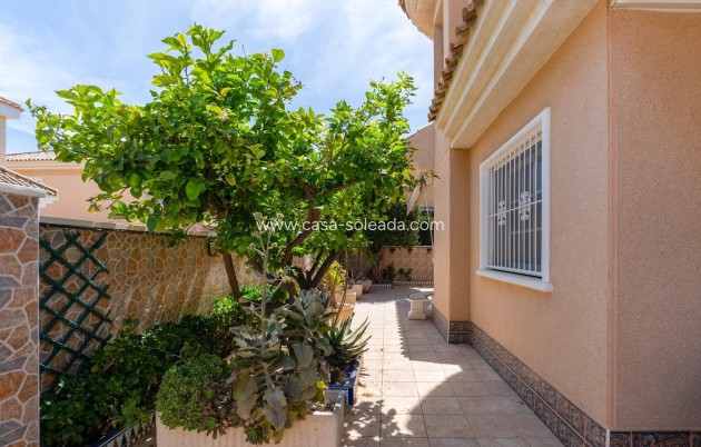 Wiederverkauf - Villa - Orihuela Costa - Punta Prima