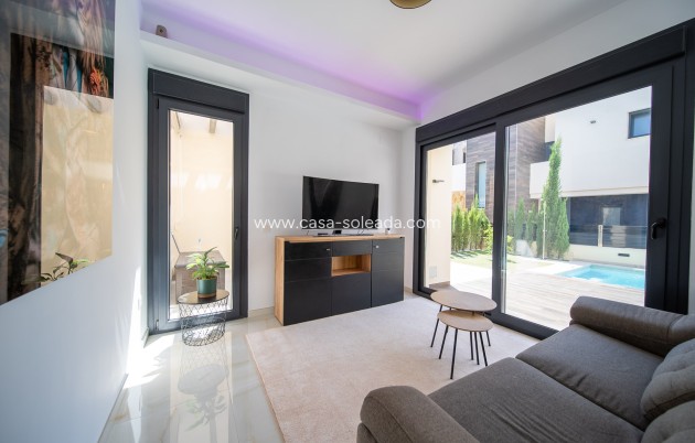 Wiederverkauf - Villa - Orihuela Costa - Lomas de Cabo Roig