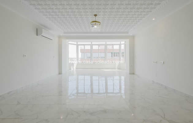 Resale - Apartment / flat - Torrevieja - Acequion