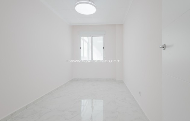 Resale - Apartment / flat - Torrevieja - Acequion