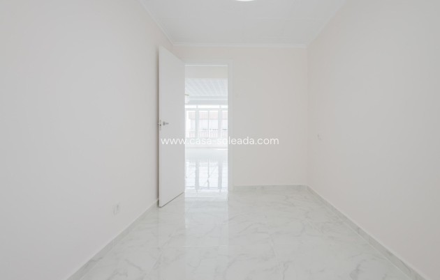 Resale - Apartment / flat - Torrevieja - Acequion