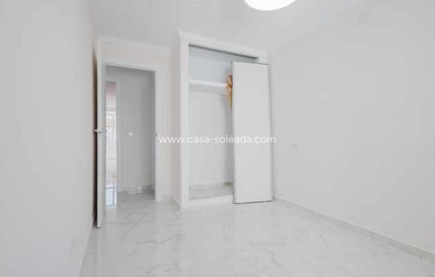 Resale - Apartment / flat - Torrevieja - Acequion