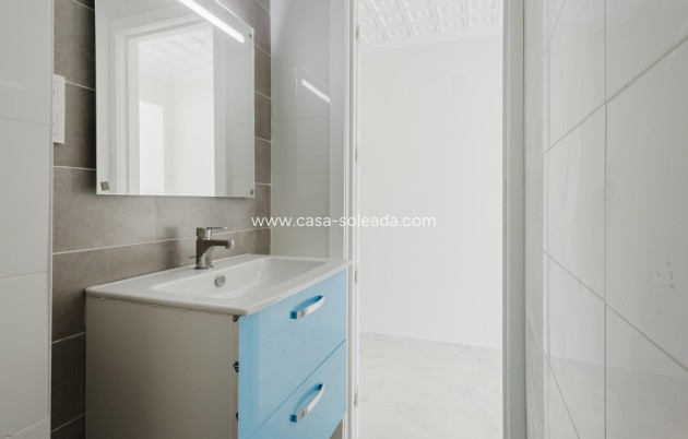 Resale - Apartment / flat - Torrevieja - Acequion