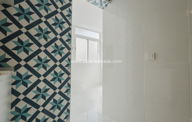 Resale - Apartment / flat - Torrevieja - Acequion