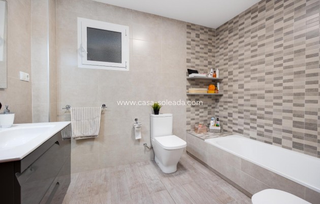 Resale - Apartment / flat - Torrevieja - Costa Blanca
