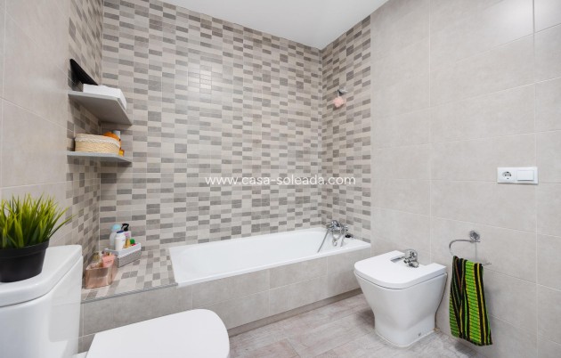 Resale - Apartment / flat - Torrevieja - Costa Blanca