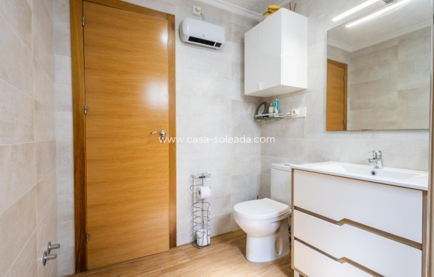 Resale - Apartment / flat - Torrevieja - Costa Blanca