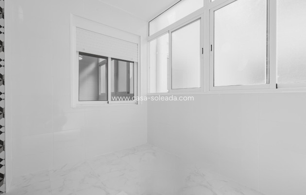 Resale - Apartment / flat - Torrevieja - Costa Blanca