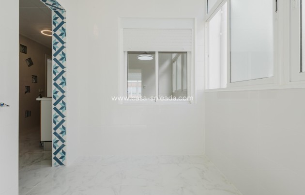 Resale - Apartment / flat - Torrevieja - Costa Blanca