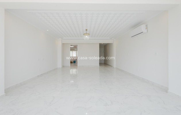 Resale - Apartment / flat - Torrevieja - Costa Blanca