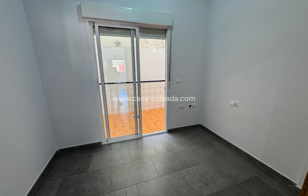 Resale - Apartment / flat - Almoradí - Inland