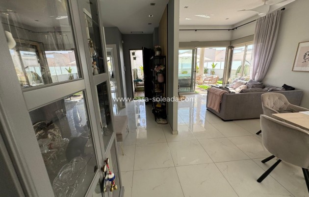 Resale - Villa - Orihuela Costa - Costa Blanca