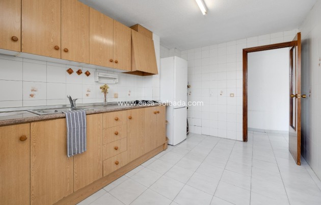 Reventa - Apartamento / piso - Torrevieja - Estacion Autobuses