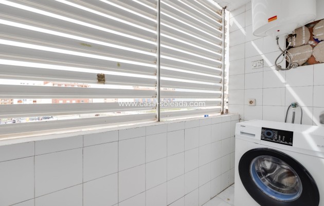 Reventa - Apartamento / piso - Torrevieja - Estacion Autobuses