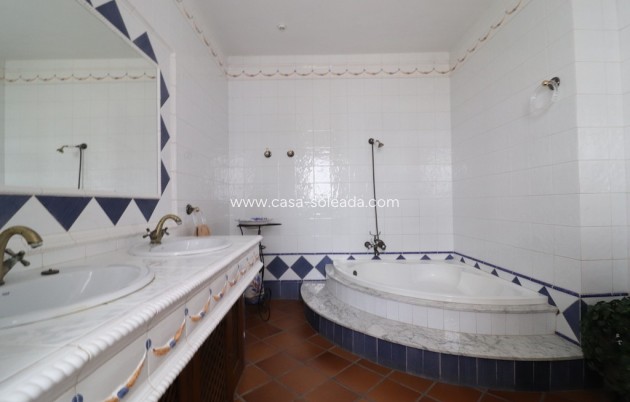 Wiederverkauf - Villa - Mil Palmeras - Costa Blanca