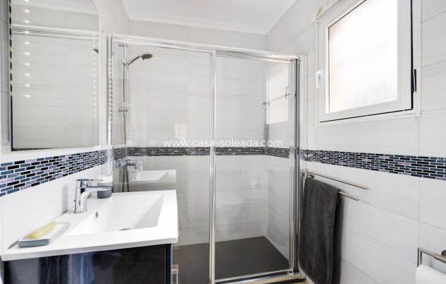 Wiederverkauf - Bungalow - Torrevieja - Aguas nuevas