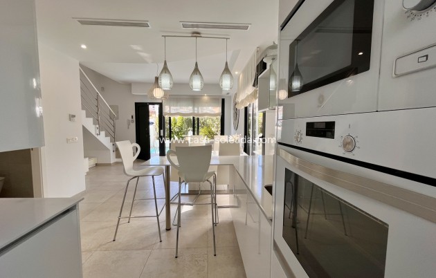 Resale - Townhouse - Villamartin - Villamartín