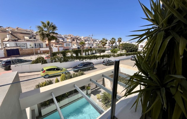 Resale - Townhouse - Villamartin - Villamartín