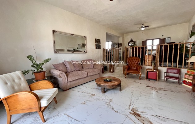 Herverkoop - Country Property/Finca - Dolores