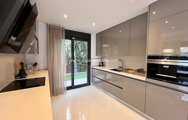 Resale - Villa - Dehesa De Campoamor