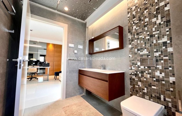 Resale - Villa - Dehesa De Campoamor