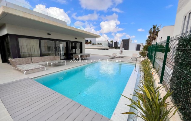 Resale - Villa - Dehesa De Campoamor