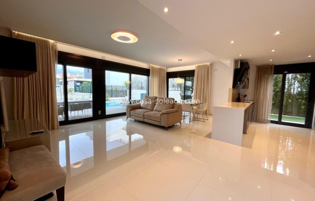 Herverkoop - Villa - Dehesa De Campoamor