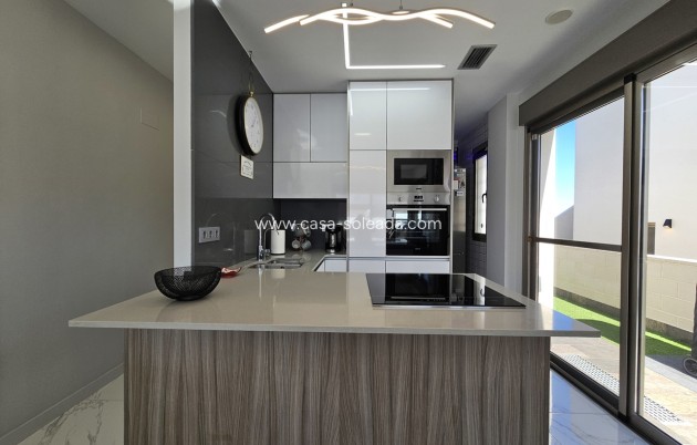 Reventa - Villa - Villamartin - Villamartín