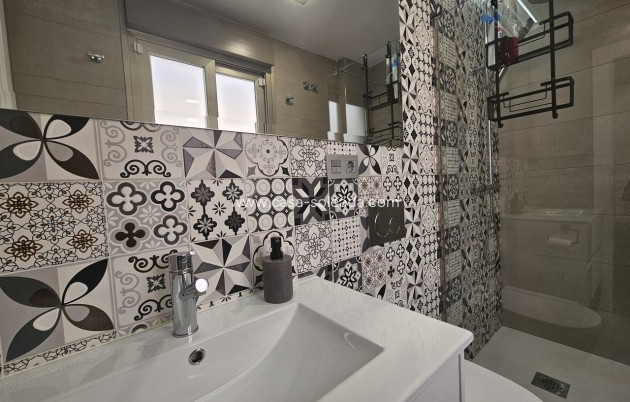 Reventa - Villa - Villamartin - Villamartín