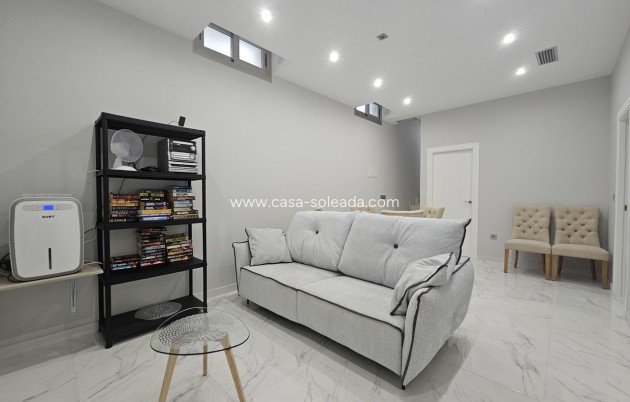 Reventa - Villa - Villamartin - Villamartín