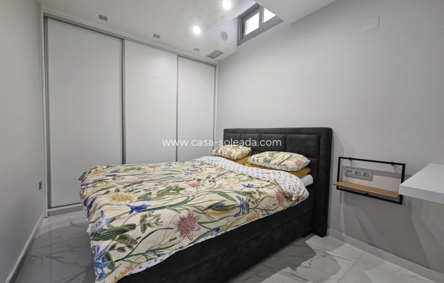Reventa - Villa - Villamartin - Villamartín