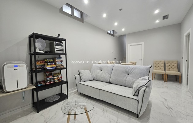 Reventa - Villa - Villamartin - Villamartín