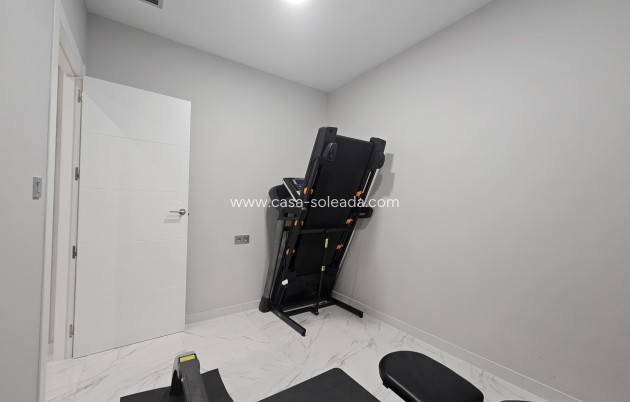 Reventa - Villa - Villamartin - Villamartín