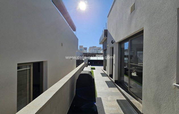 Reventa - Villa - Villamartin - Villamartín