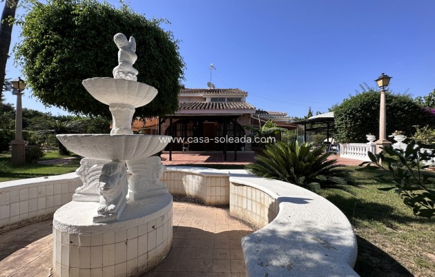 Resale - Villa - Elche