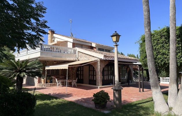 Resale - Villa - Elche