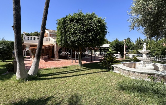 Resale - Villa - Elche