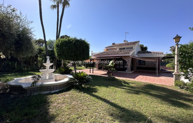 Resale - Villa - Elche