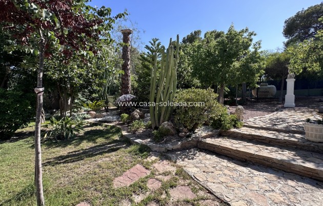 Resale - Villa - Elche