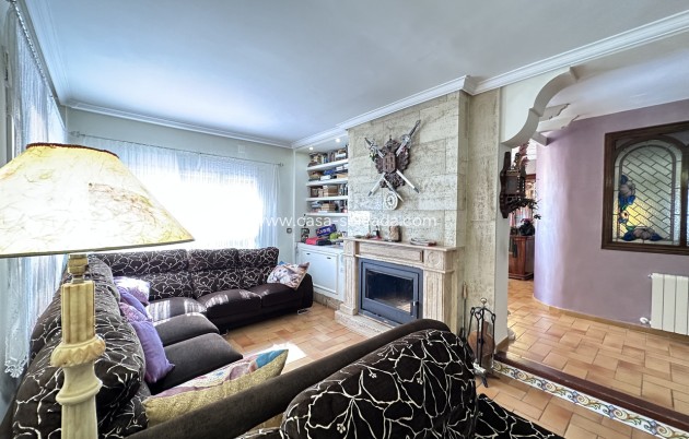 Resale - Villa - Elche