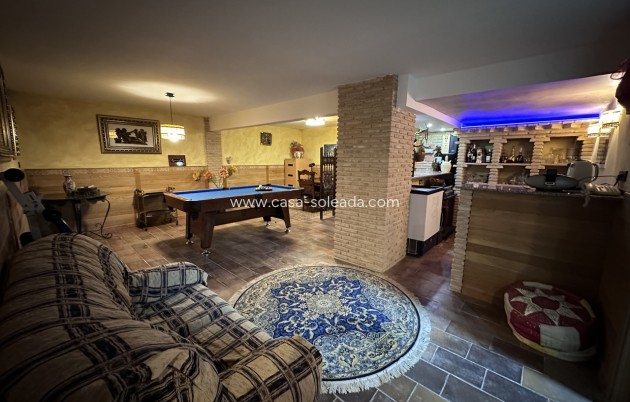Resale - Villa - Elche