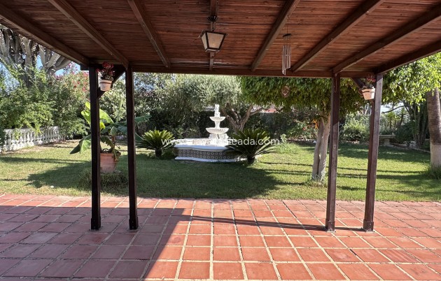Resale - Villa - Elche
