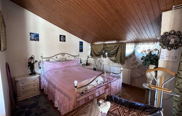 Resale - Villa - Elche