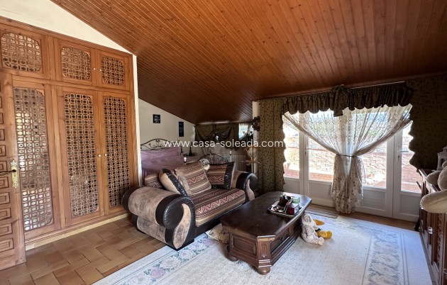 Resale - Villa - Elche