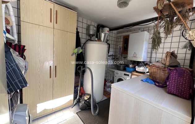 Resale - Villa - Elche