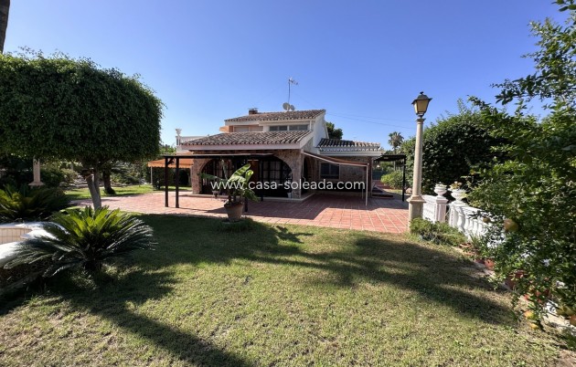 Resale - Villa - Elche
