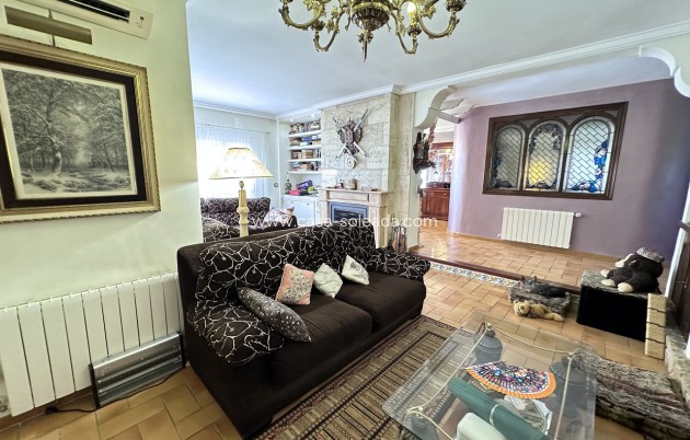 Resale - Villa - Elche