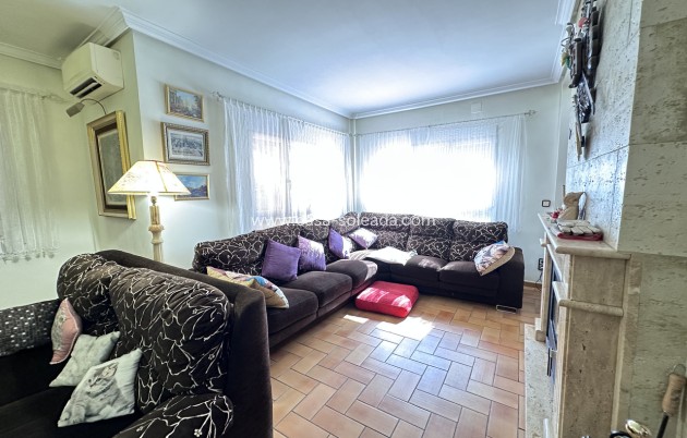 Resale - Villa - Elche