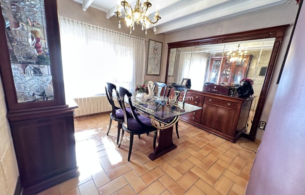 Resale - Villa - Elche